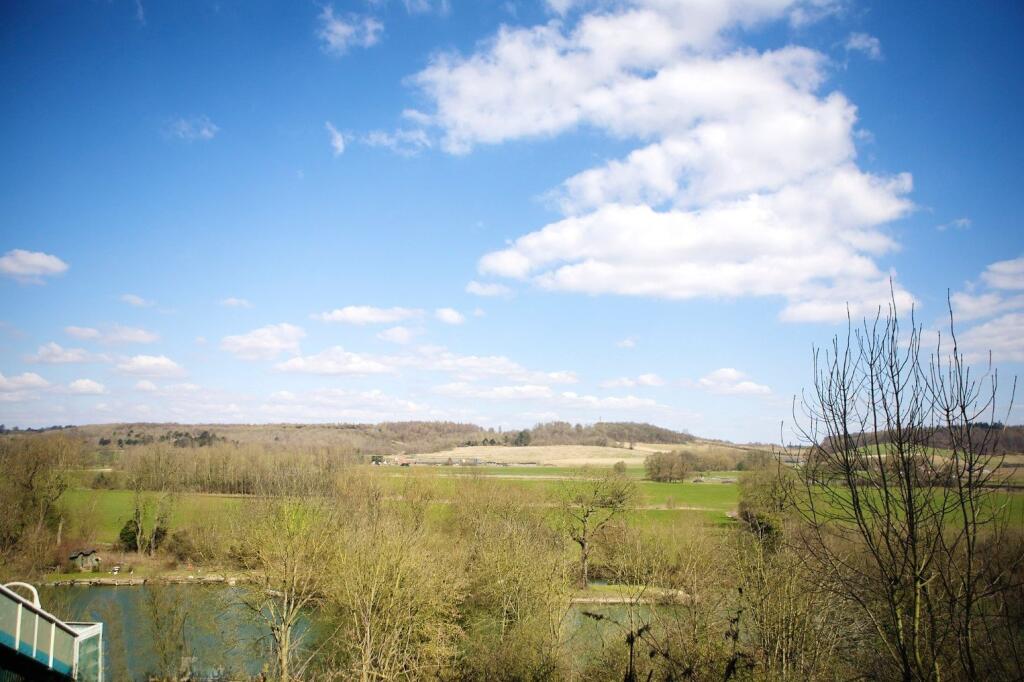 House in Purley on Thames, West Berkshire - View 2