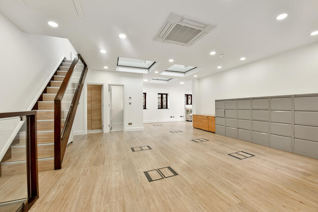 Main image of property: High Street, Pinner, Greater London, HA5