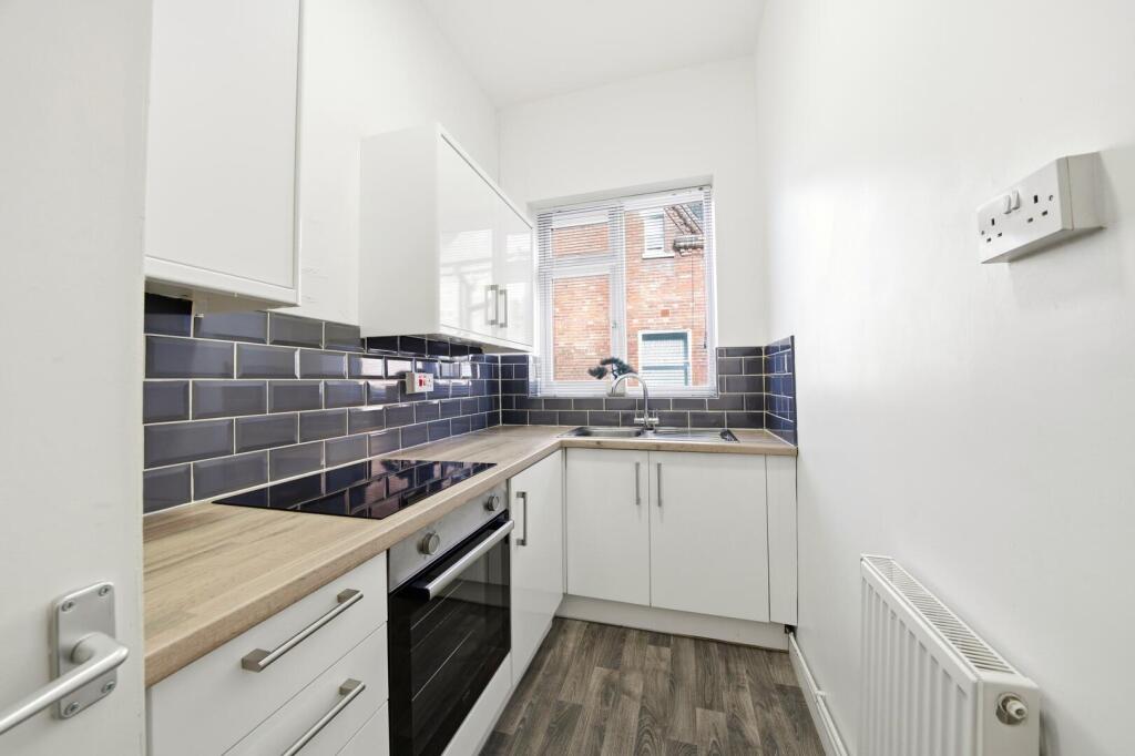 Cavendish Crescent South, The Park - View 5