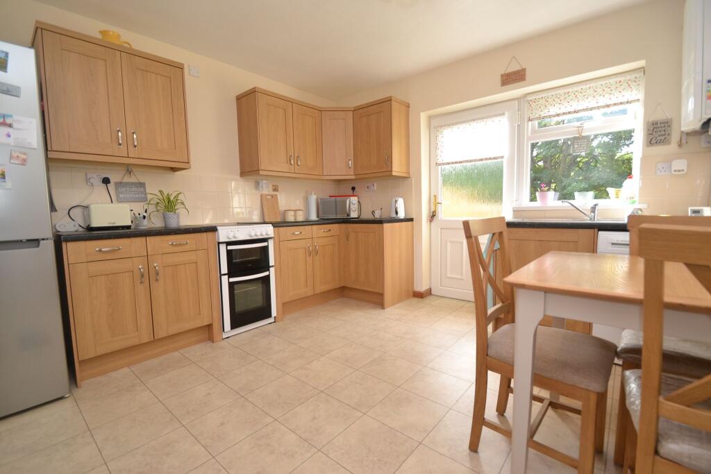 House in Bradford, Fourlands, Idle - View 5