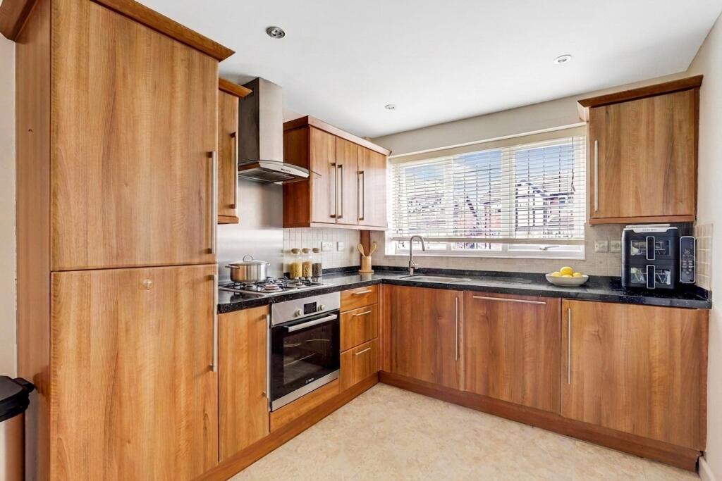 House in Rushcliffe, Gamston - View 2