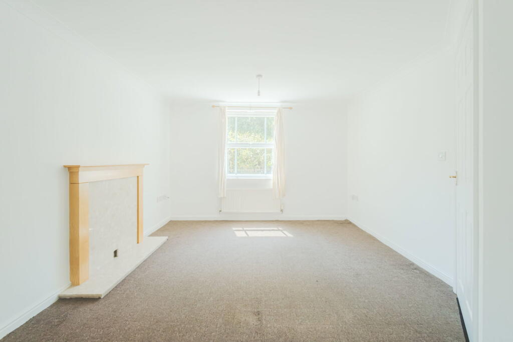 Apartment in Swindon, Haydon Wick - View 4