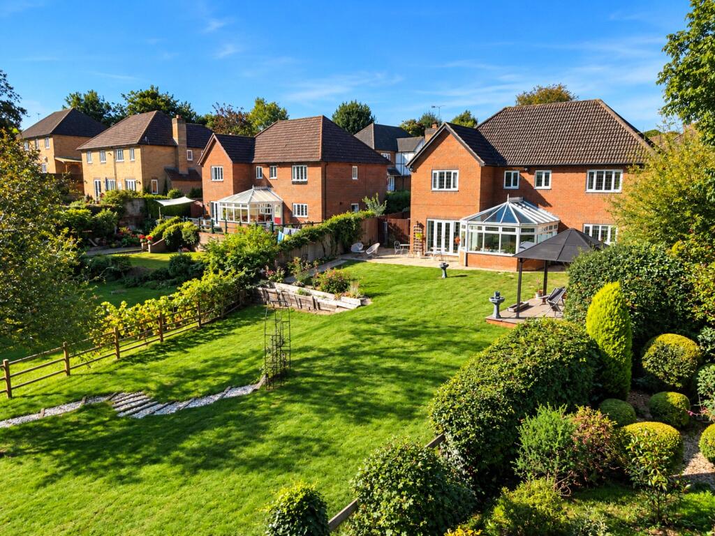 House in Toddington, Central Bedfordshire - View 2