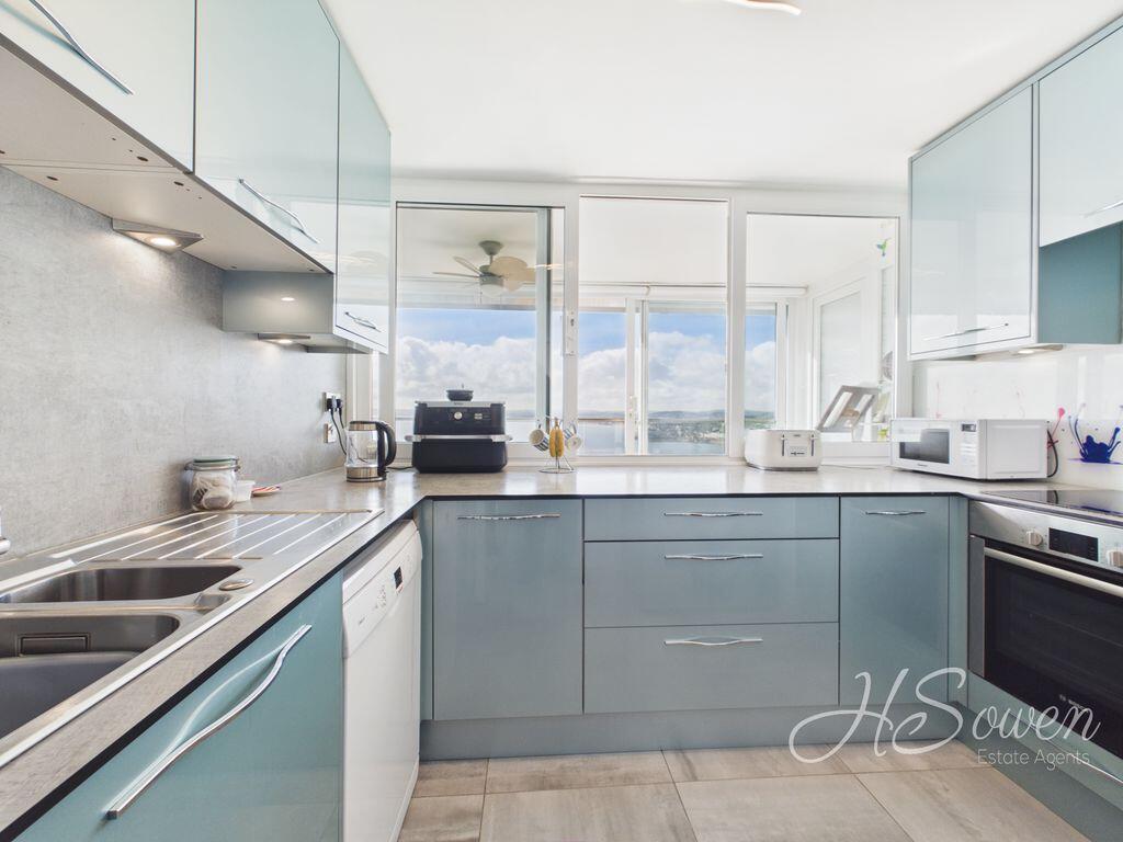 Apartment in Torquay, Torbay - View 4