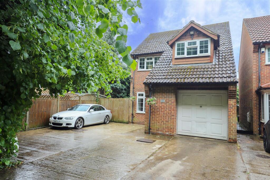 3-bed detached on The Avenue, Uxbridge, £665,000