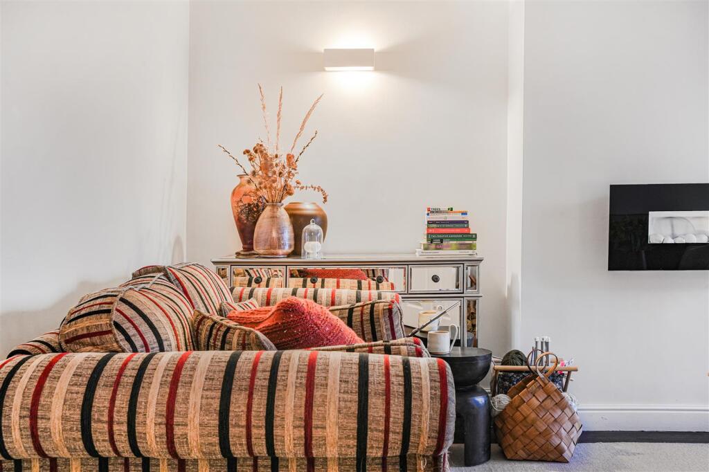 Additional image 44 of Hawthorn Crescent, Baildon, Shipley