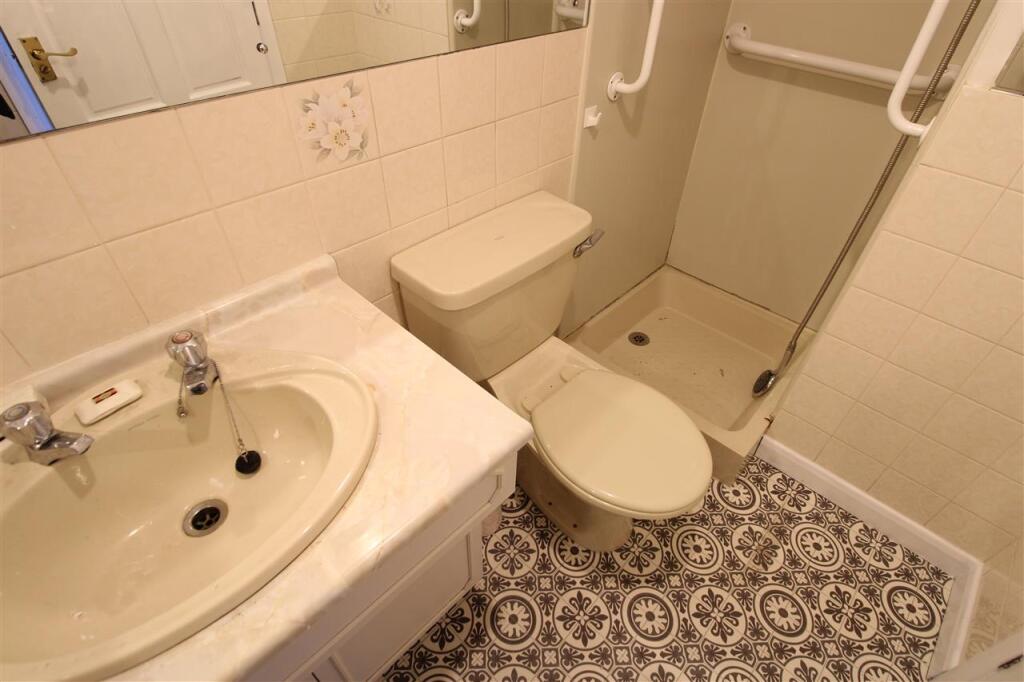 House in Broxtowe, Swingate, Kimberley - View 4