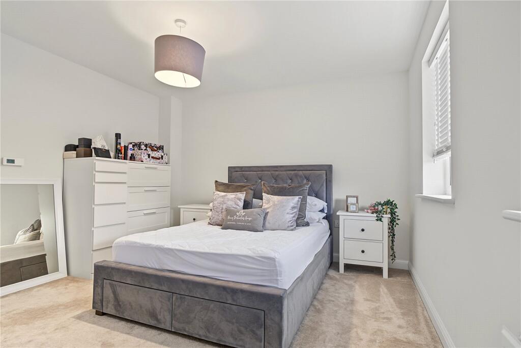 House in Swindon, The Orchards, West Wichel - More