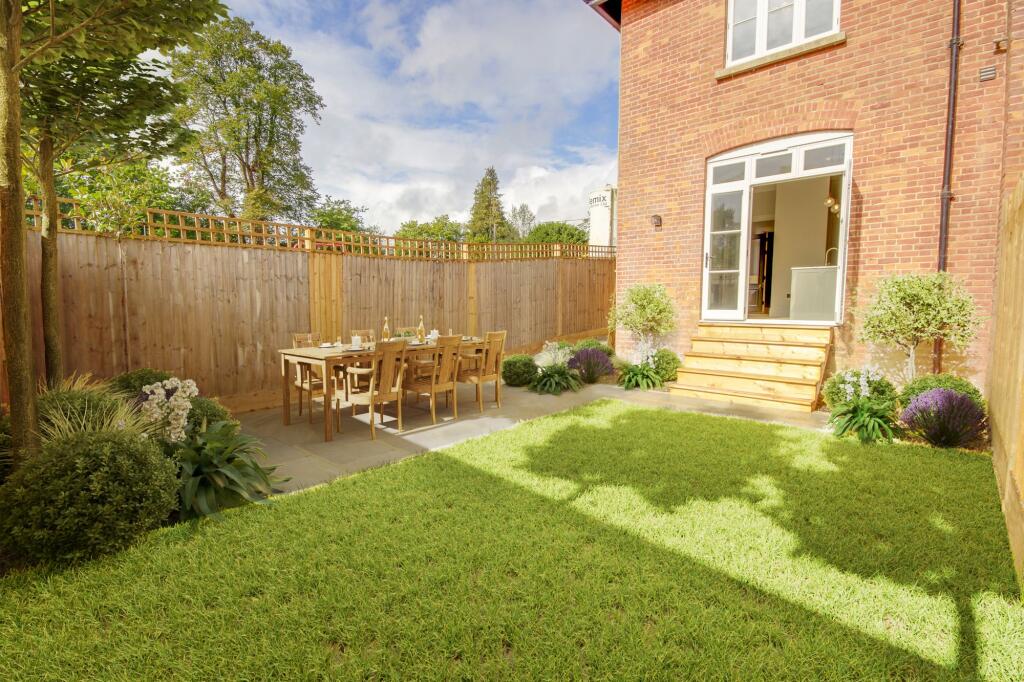 23 Bolnore Road, Haywards Heath, RH16 photo 2
