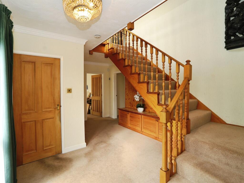 House in Cardiff, Tonyrefail - View 5