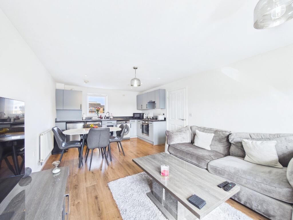 Apartment in Thurrock, Essex - More