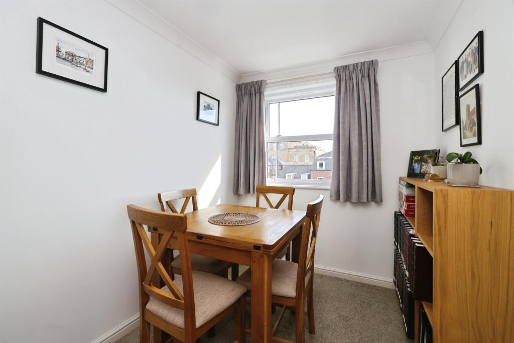 Apartment in Swindon - View 3