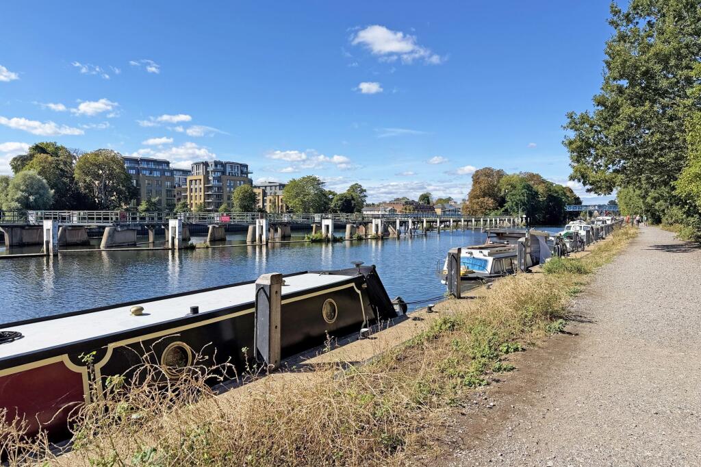 Apartment in Twickenham - View 5