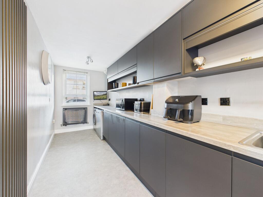 4 bedroom town house for sale in Breconshire Gardens, Basford, Nottingham, NG6 - View 4