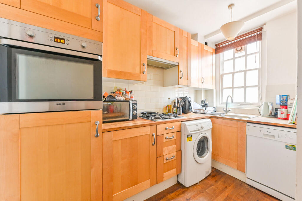 2-bed flat on Scott Ellis Gardens, St John's Wood, London, NW8, £600,000