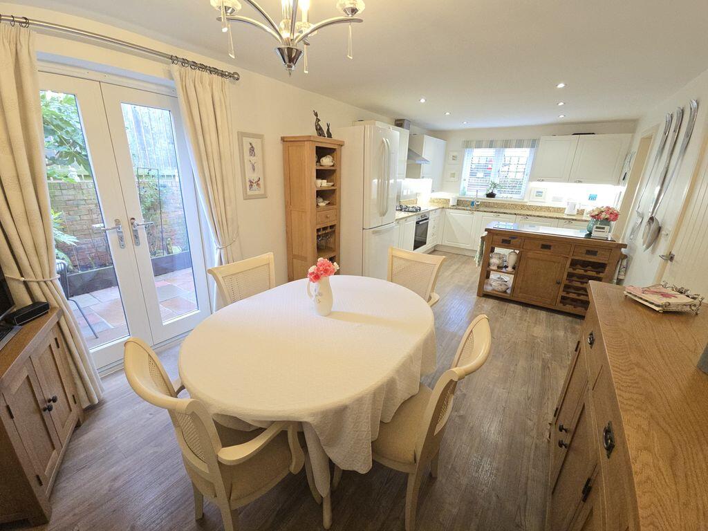 18 Micklewood Close photo 3