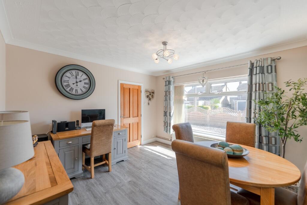 Abbots Crescent, St. Ives, Cambridgeshire, PE27 3YA photo 3