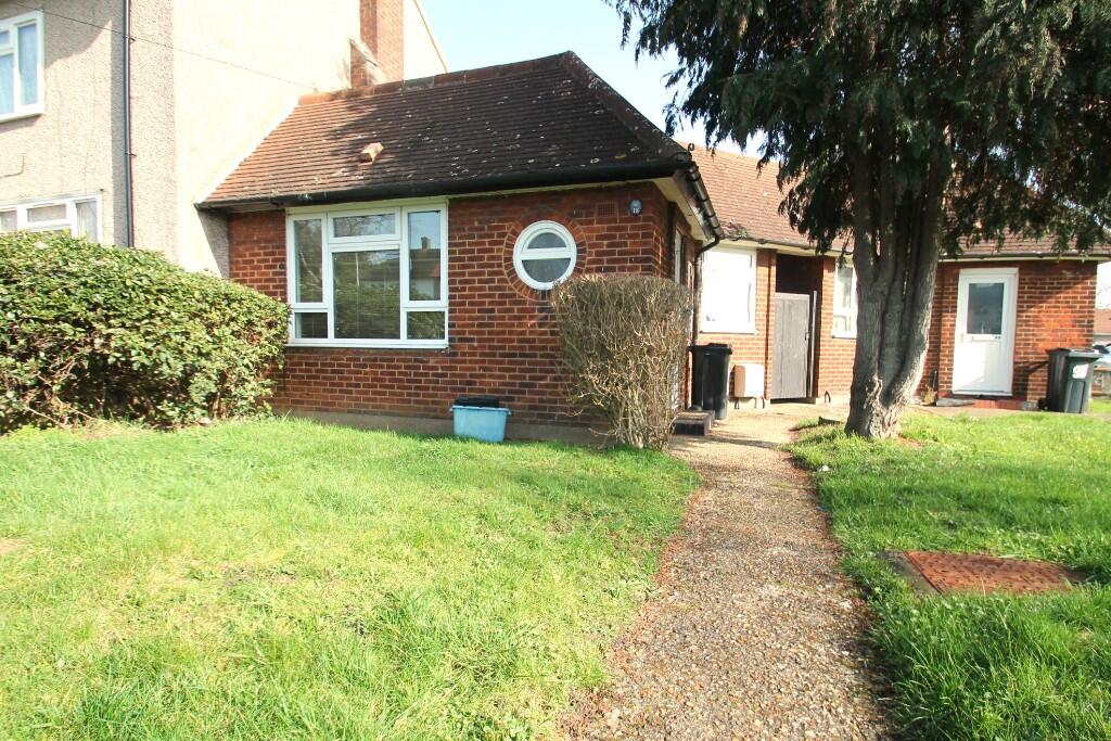 Main image of property: Pollard Close, Chigwell, Essex, IG7