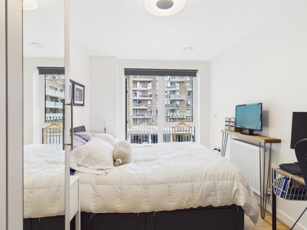 Apartment in Slough - View 5