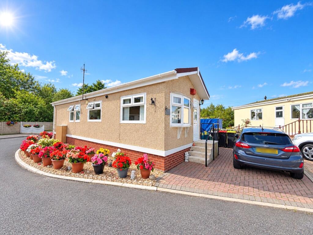 2-bed caravan on Middleton Road, Heysham, Morecambe, Lancashire, LA3, £69,950