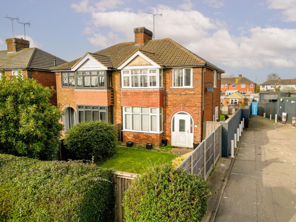Main image of property: Bicester Road, Aylesbury, HP19