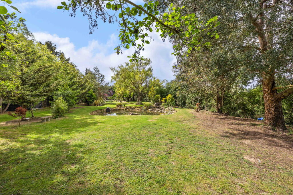 Ramsden Park Road, Ramsden Bellhouse, Billericay CM11 photo 4
