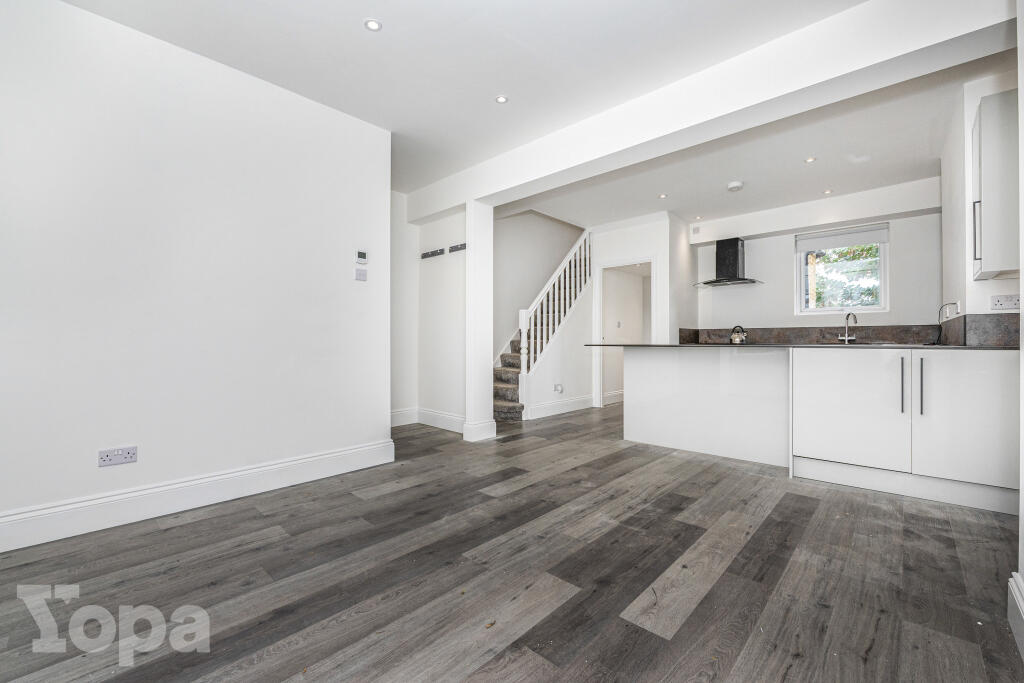 House in Dartford - More