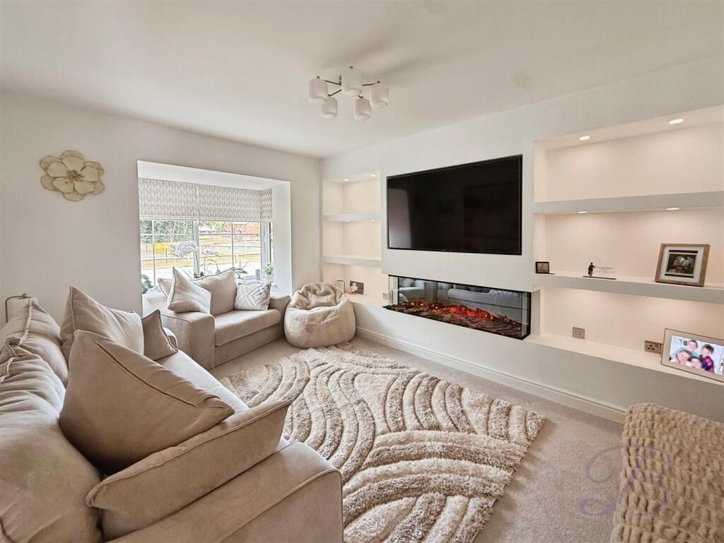 House in Gedling, Nottinghamshire - View 4