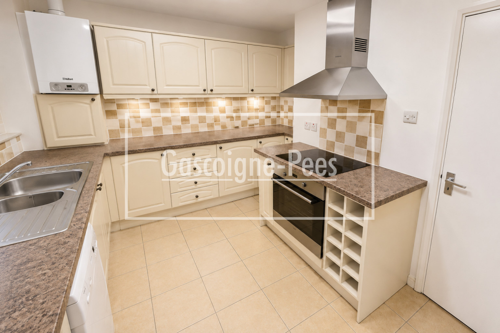 Apartment in Guildford, Surrey - View 2