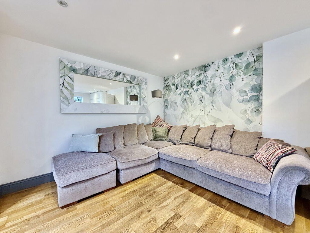 House in Flackwell Heath, Chepping Wycombe - More