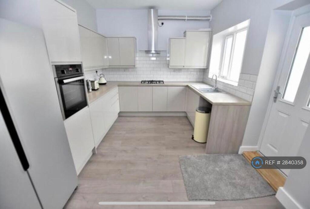 Woden Road, Wolverhampton, WV10