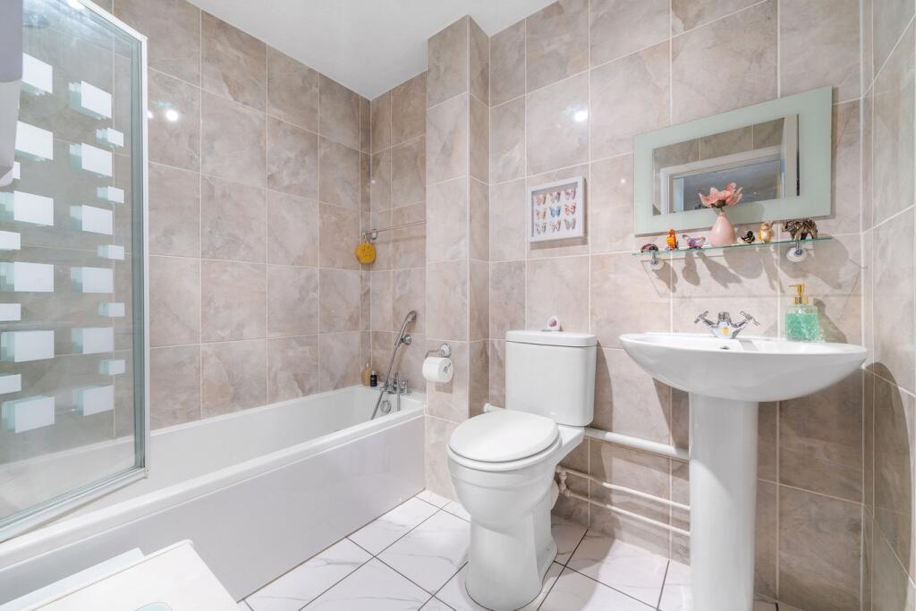 24 Foxgrove Road, Beckenham, BR3 photo 4