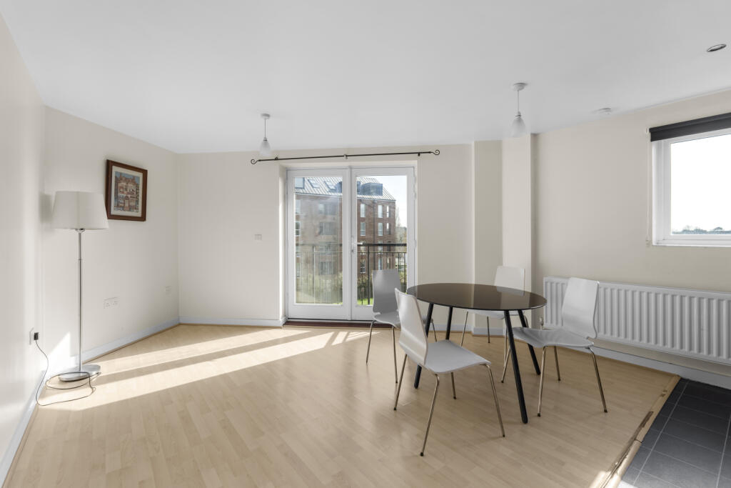 Apartment in East Hertfordshire, Bishop's Stortford - More