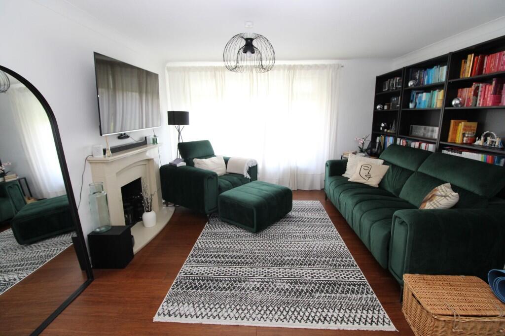 8, Milldown House, Poultons Close, Overton.RG25 photo 2