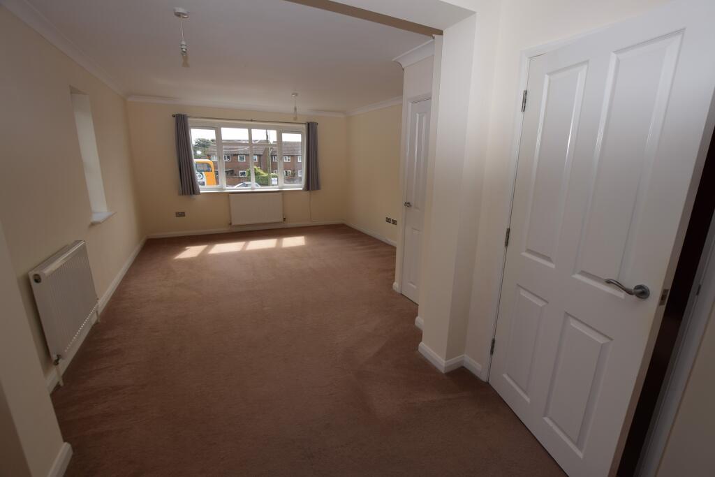Winchester Road, Four Marks, Alton, Hampshire, GU34 photo 4