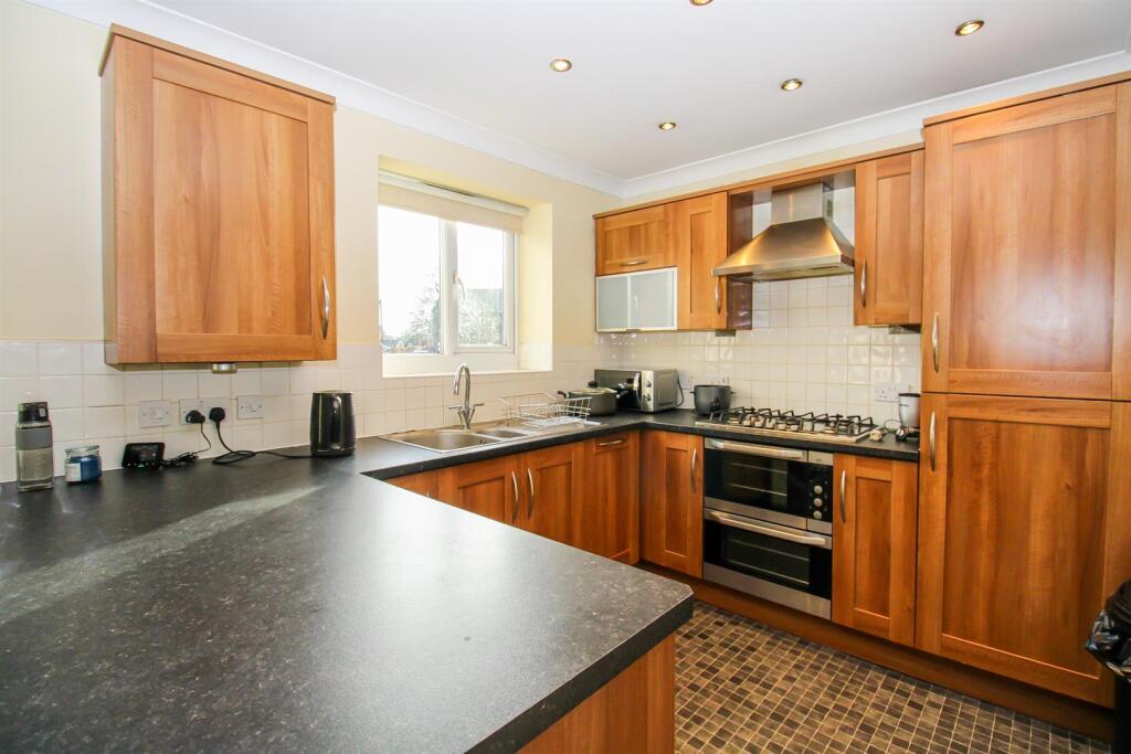Twivey Court, Castleford photo 3