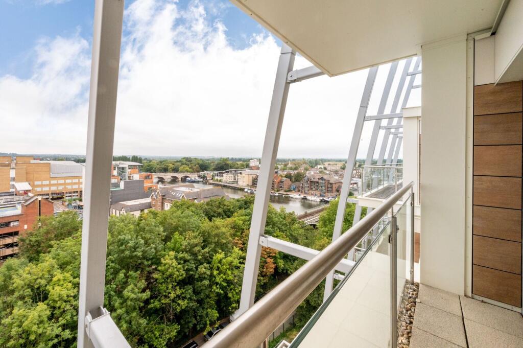 Apartment in London, Royal Borough of Kingston upon Thames - More
