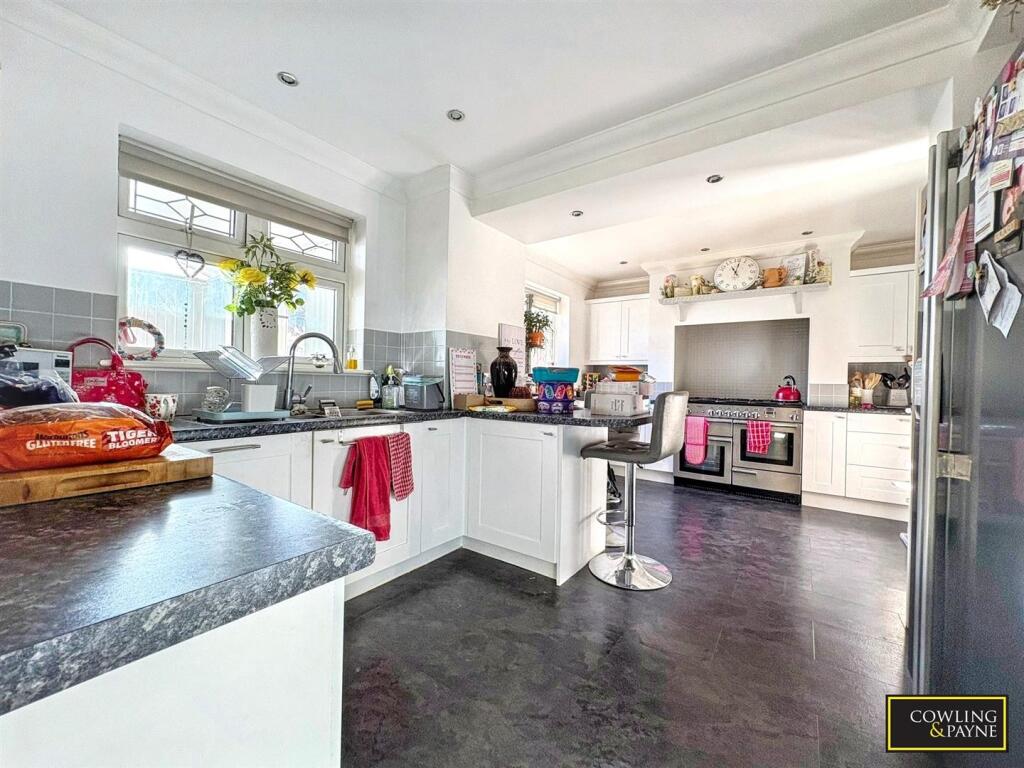 Chatton Close, Wickford, Essex photo 3