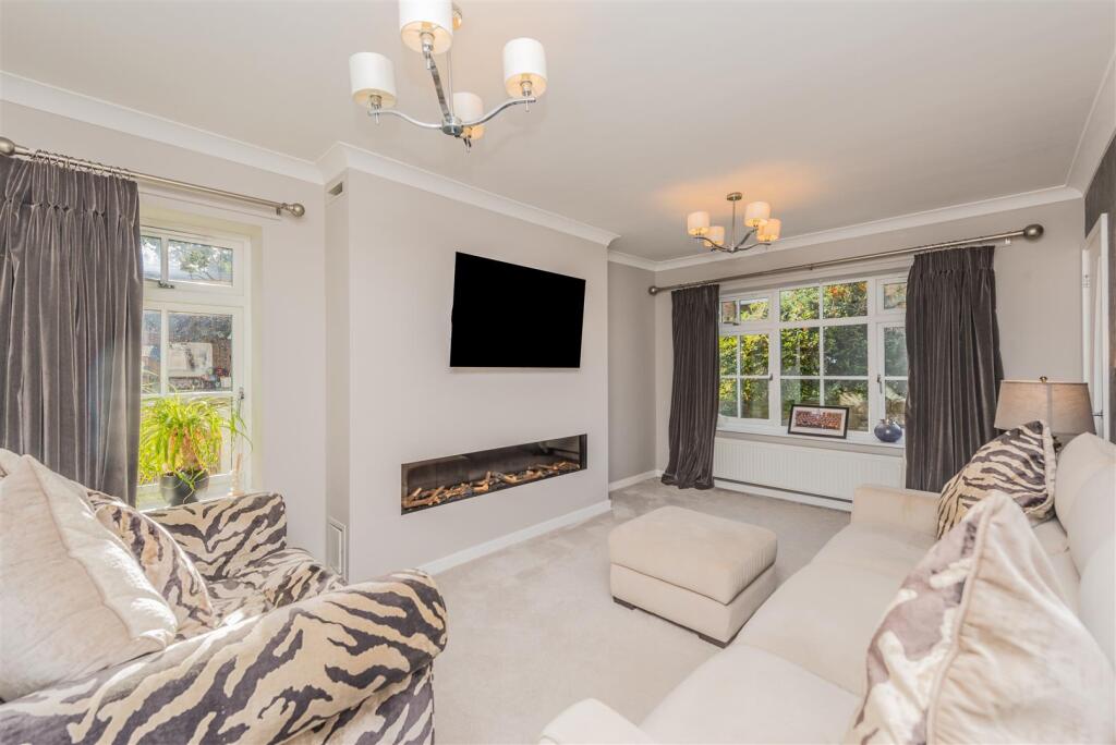 House in Leeds, New Farnley - More