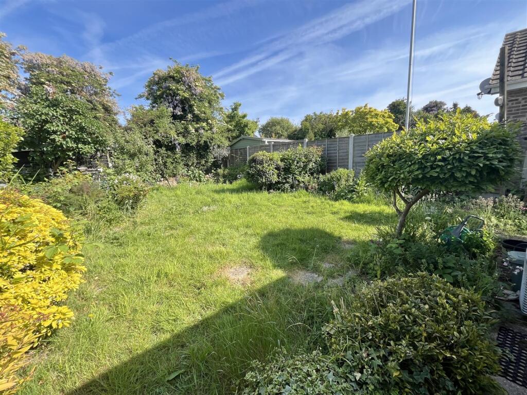 Cypress Close, Great Clacton, Essex photo 2