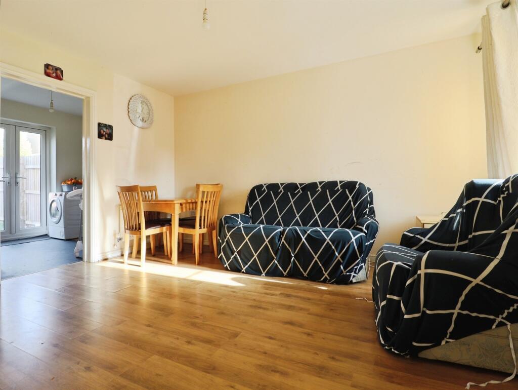Worcester Court, Tonyrefail, Porth photo 2