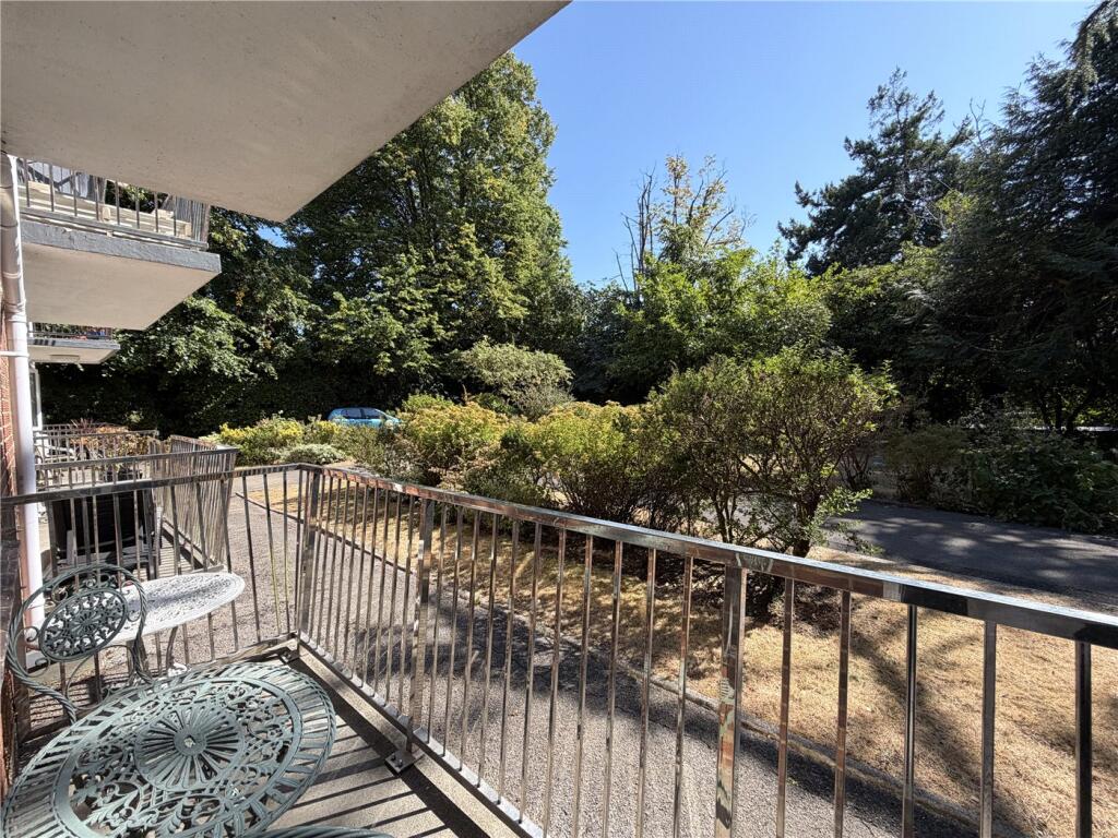 Apartment in Bournemouth, Westbourne - View 4