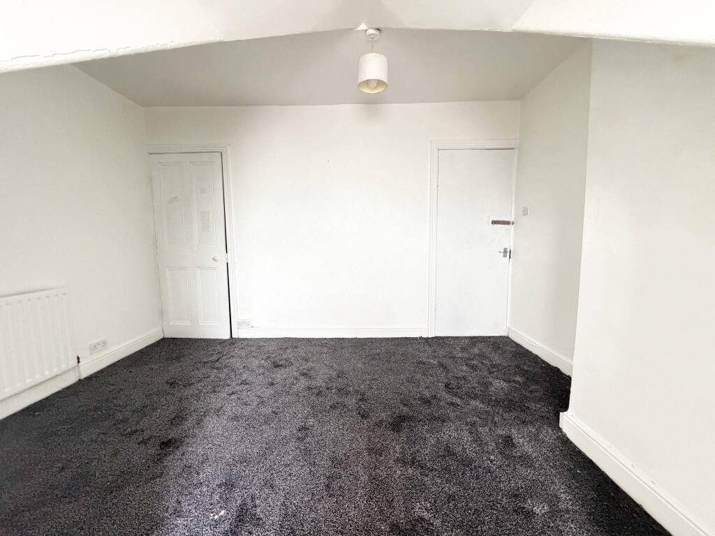 House in Leeds, Wiring Field, Armley - View 4