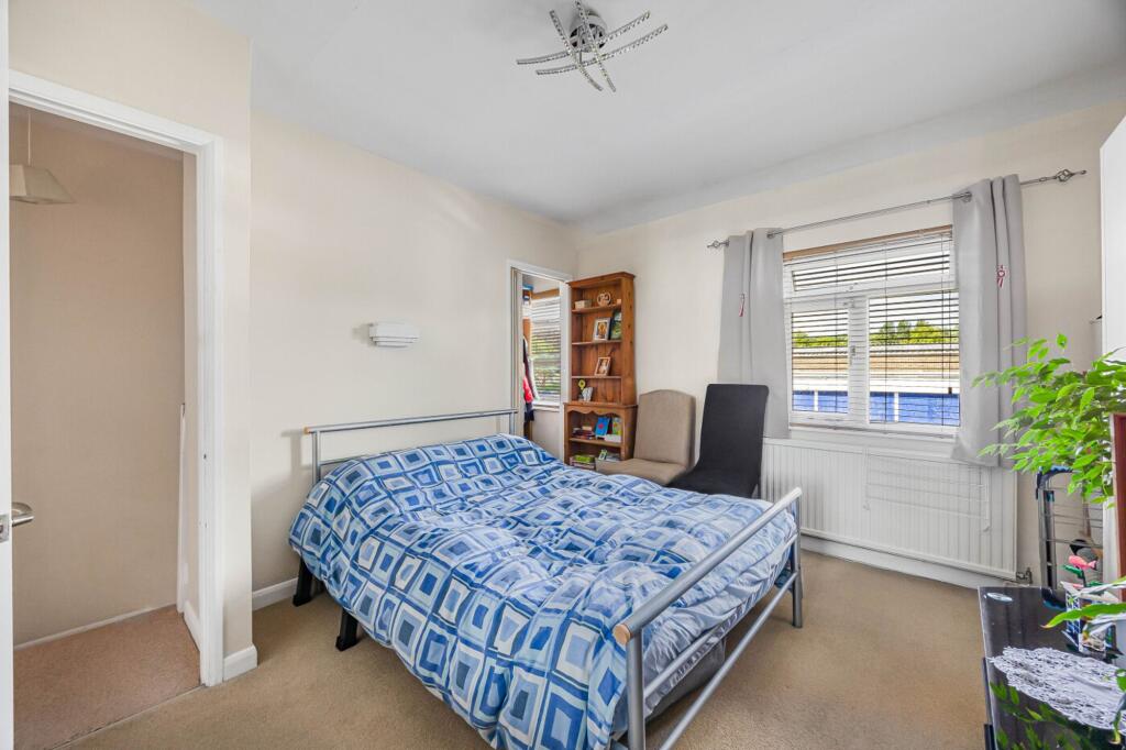 Reading Road, Henley-On-Thames, RG9 - More