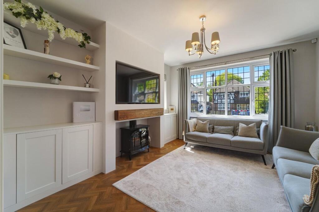 Chantry Hurst, Epsom, KT18 photo 4