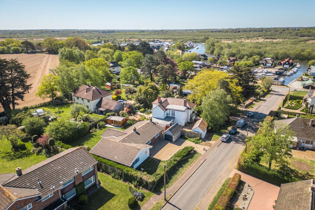 Immaculately Presented Single Story Residence in Horning photo 4