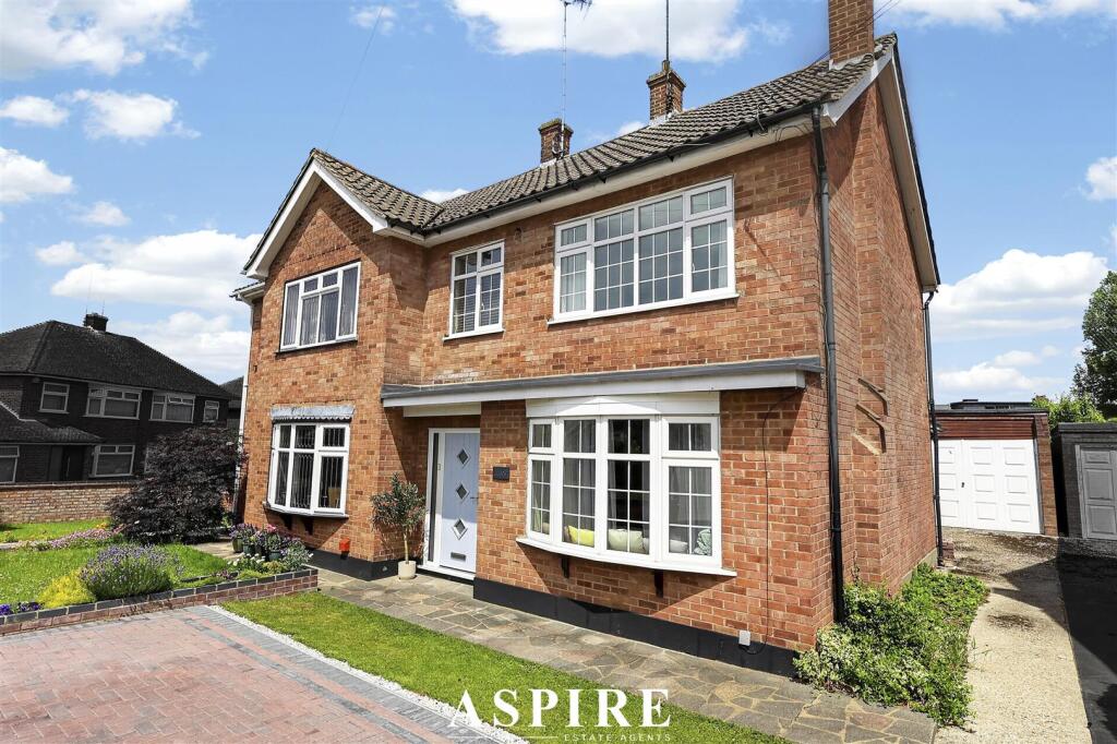 3-bed semi-detached on Chelmer Drive, Brentwood, £625,000