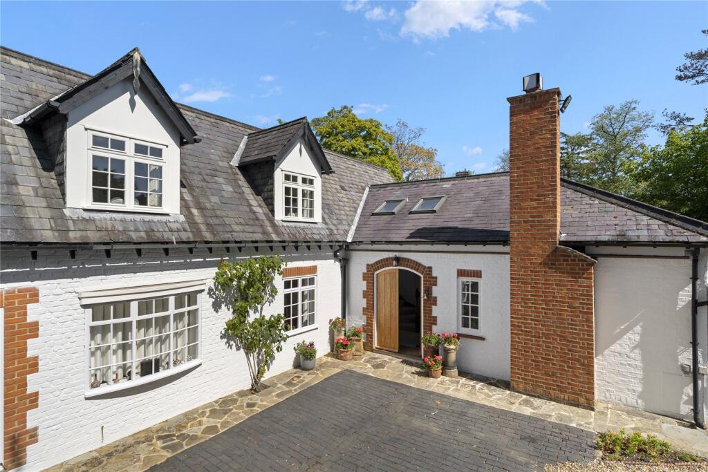 House in Elmbridge, Surrey - View 2