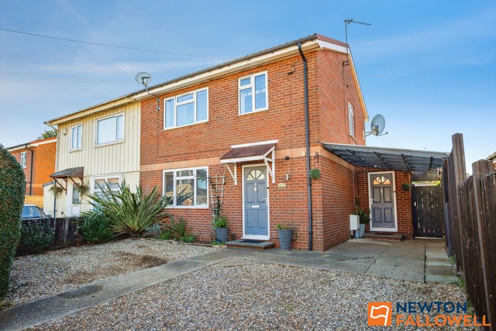 3-bed semi-detached on Elliot Close, Grantham, NG31, £215,000