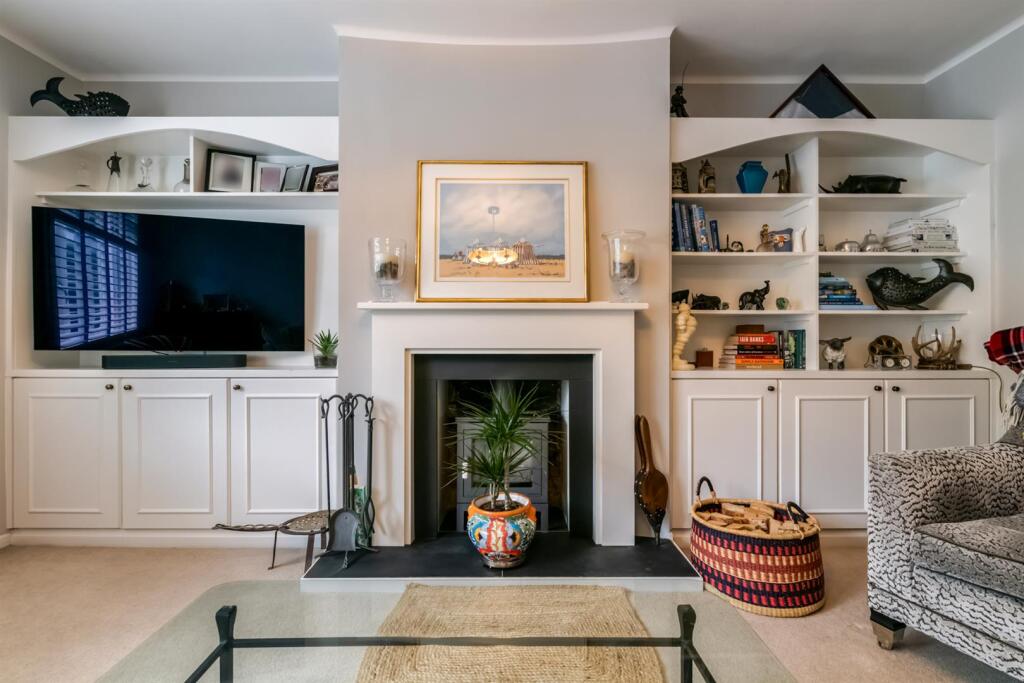 House in Falkirk, Clackmannanshire - More